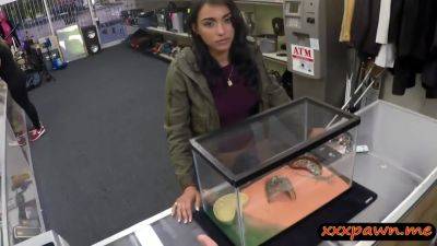 Sexy Amateur Brunette Lady Gets Screwed At The Pawnshop - hclips.com